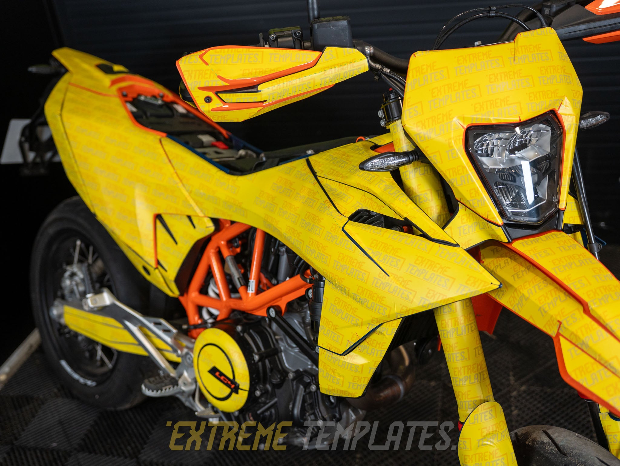 KTM 690 SMC R 2026 + Template