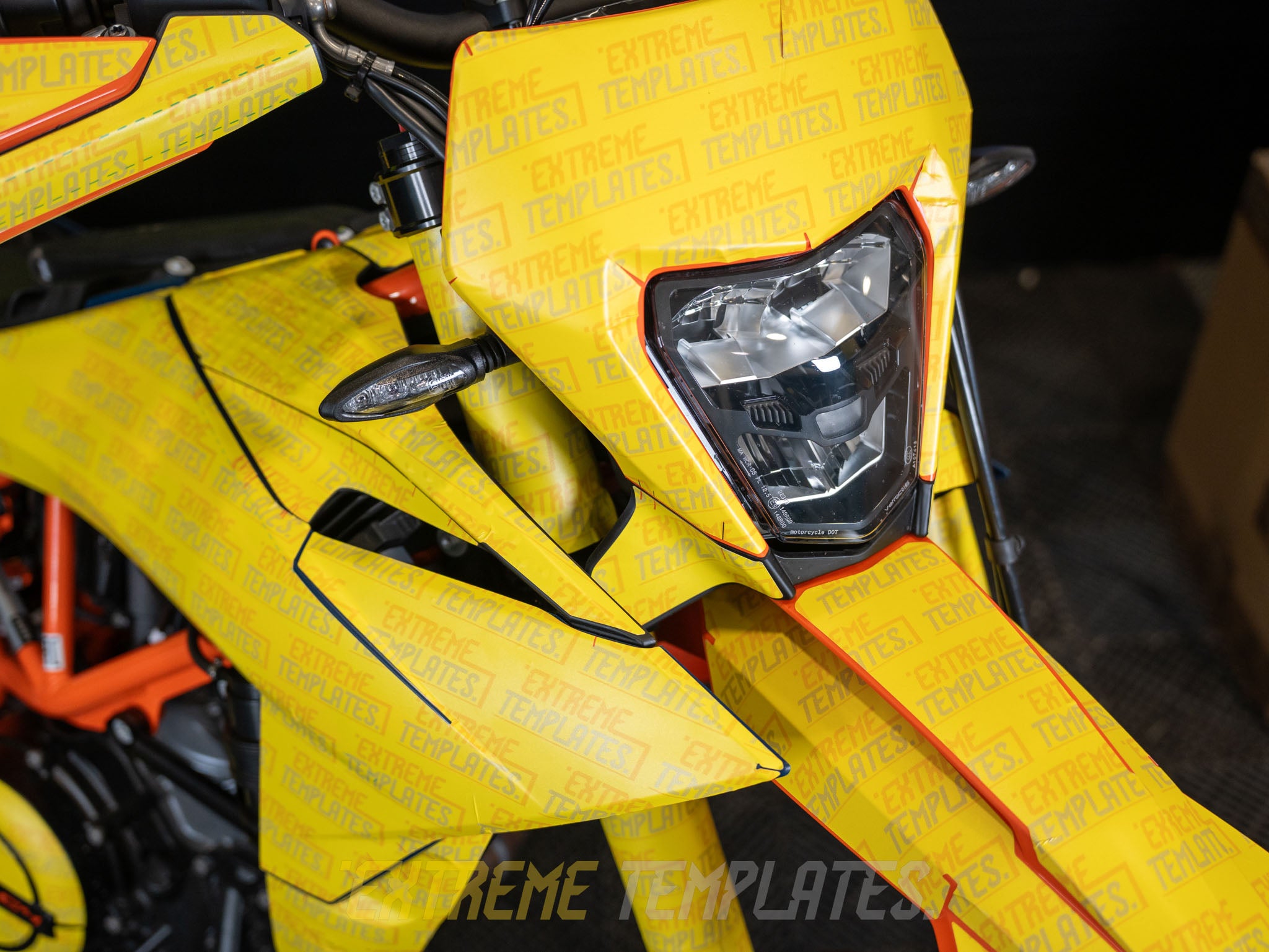 KTM 690 SMC R 2026 + Template