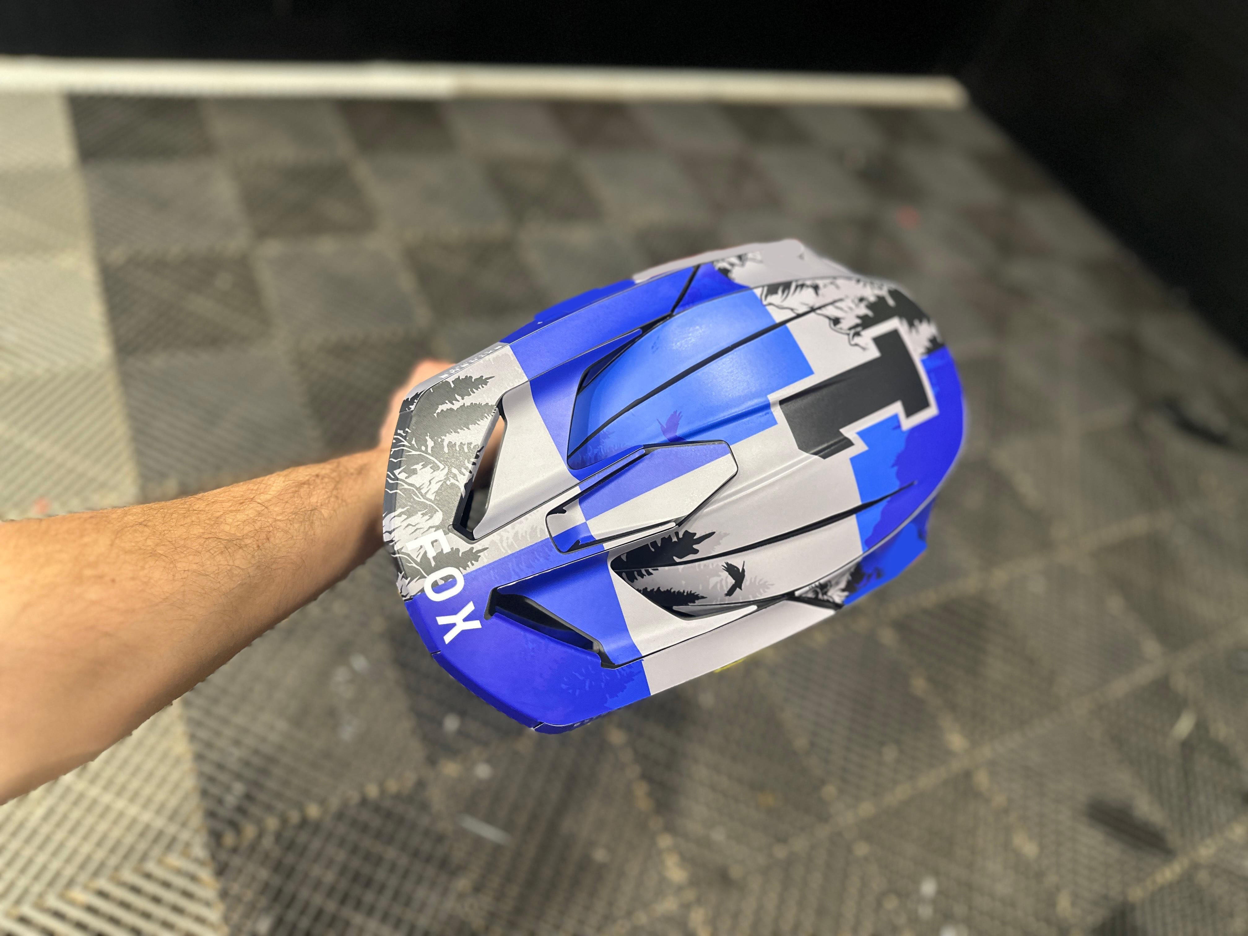 Fox V1 Helmet 2025 – Size M Graphic Extreme Template