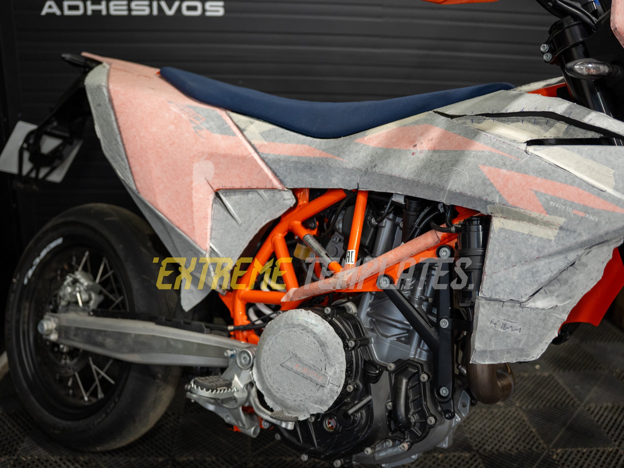 KTM 690 SMC R 2026 + Template