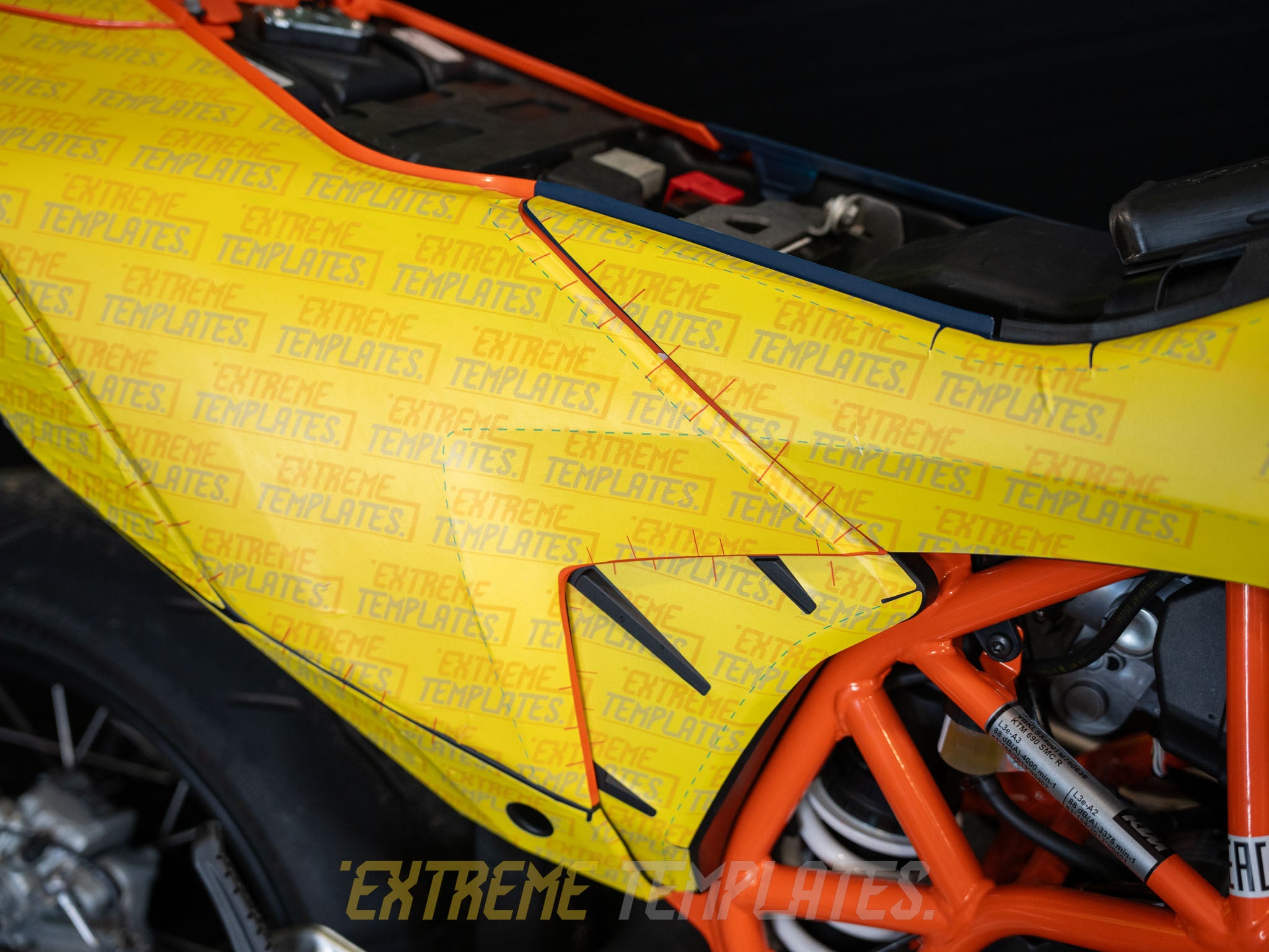 KTM 690 SMC R 2026 + Template