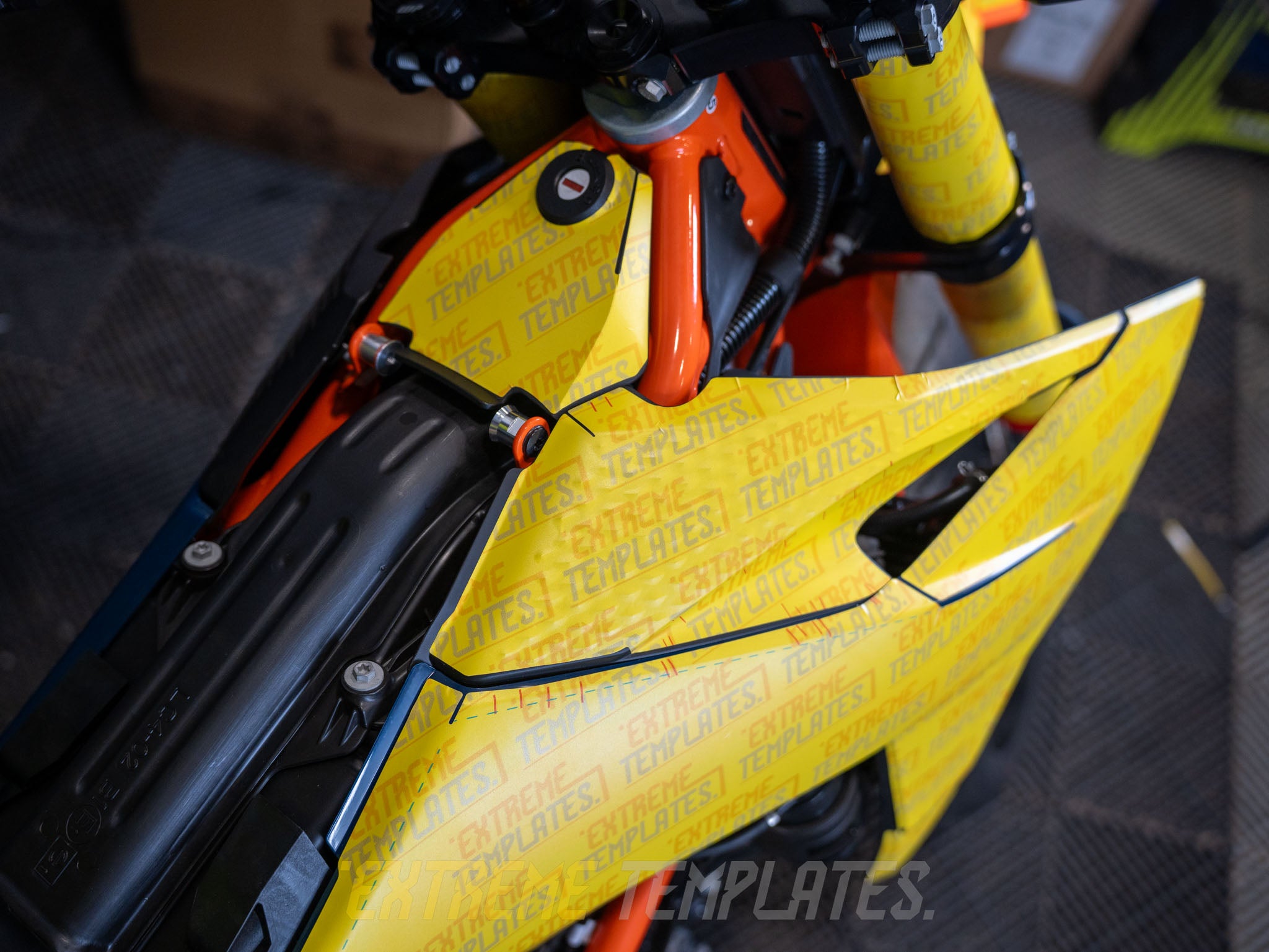 KTM 690 SMC R 2026 + Template