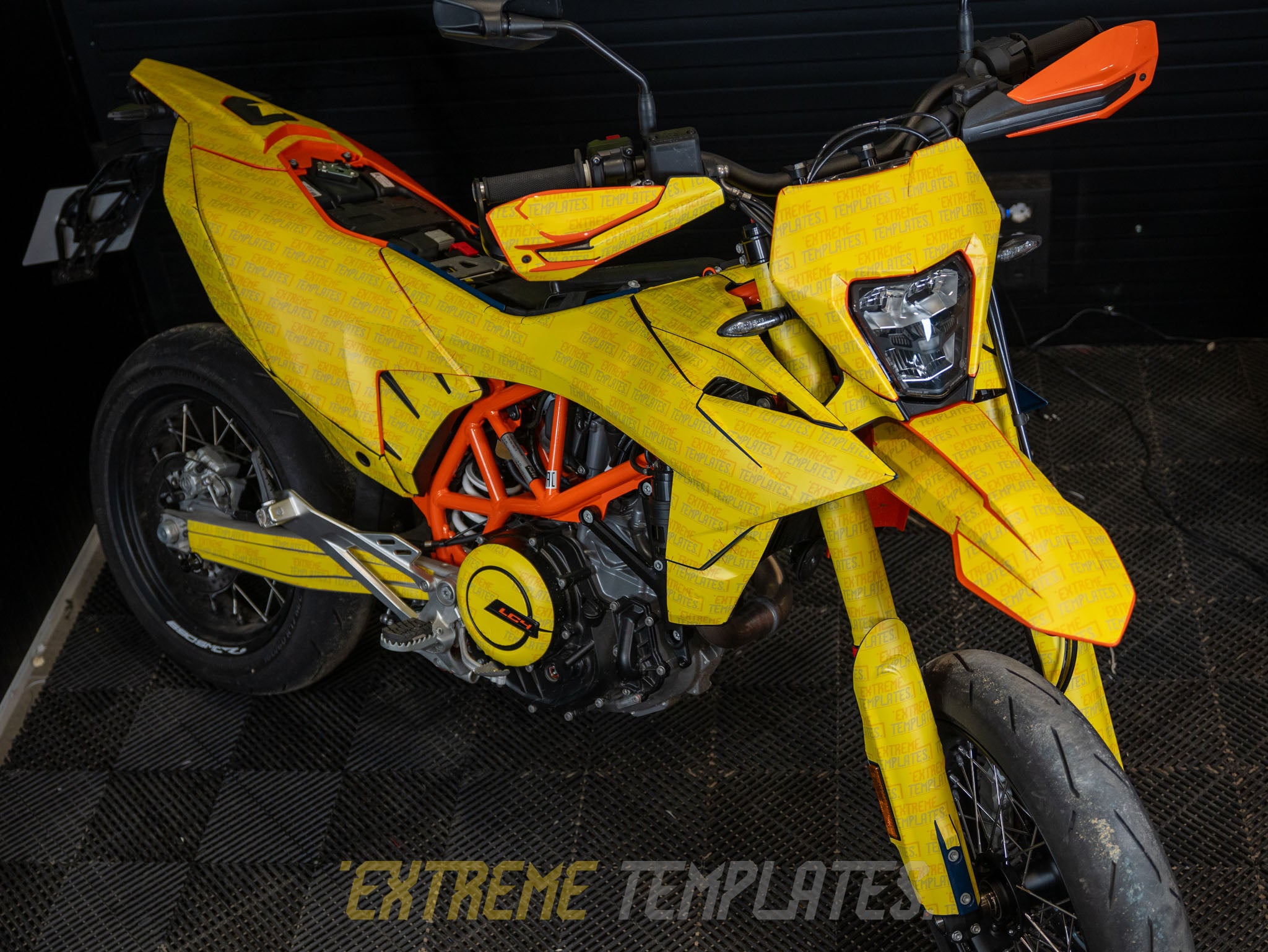 KTM 690 SMC R 2026 + Template