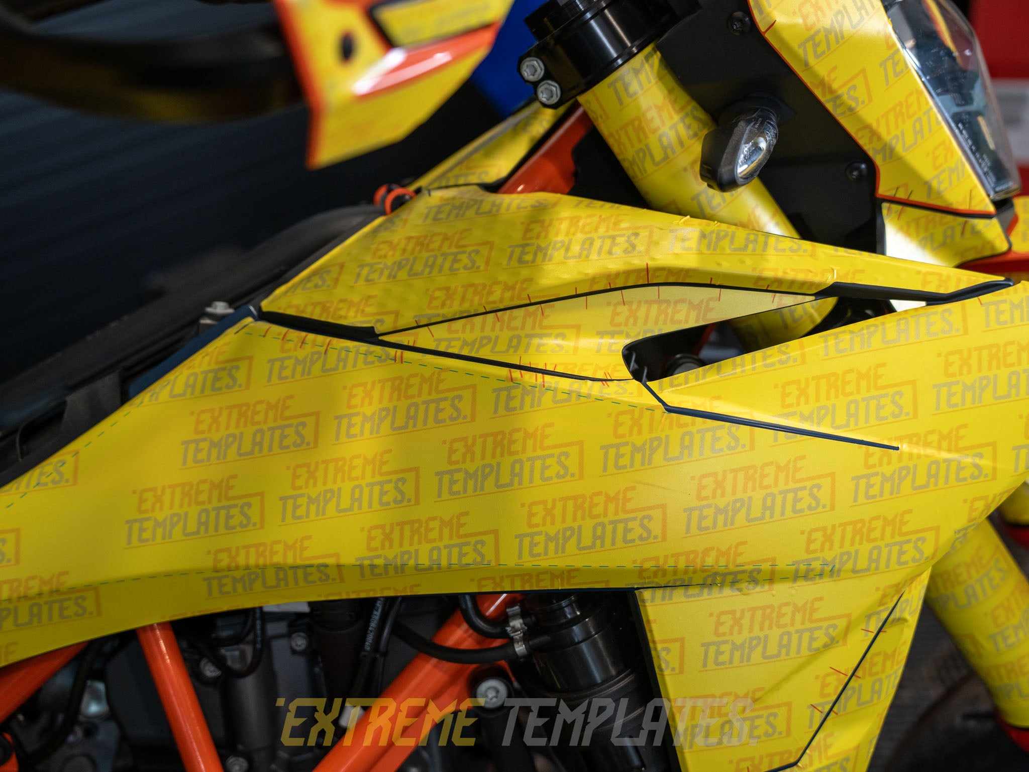 KTM 690 SMC R 2026 + Template