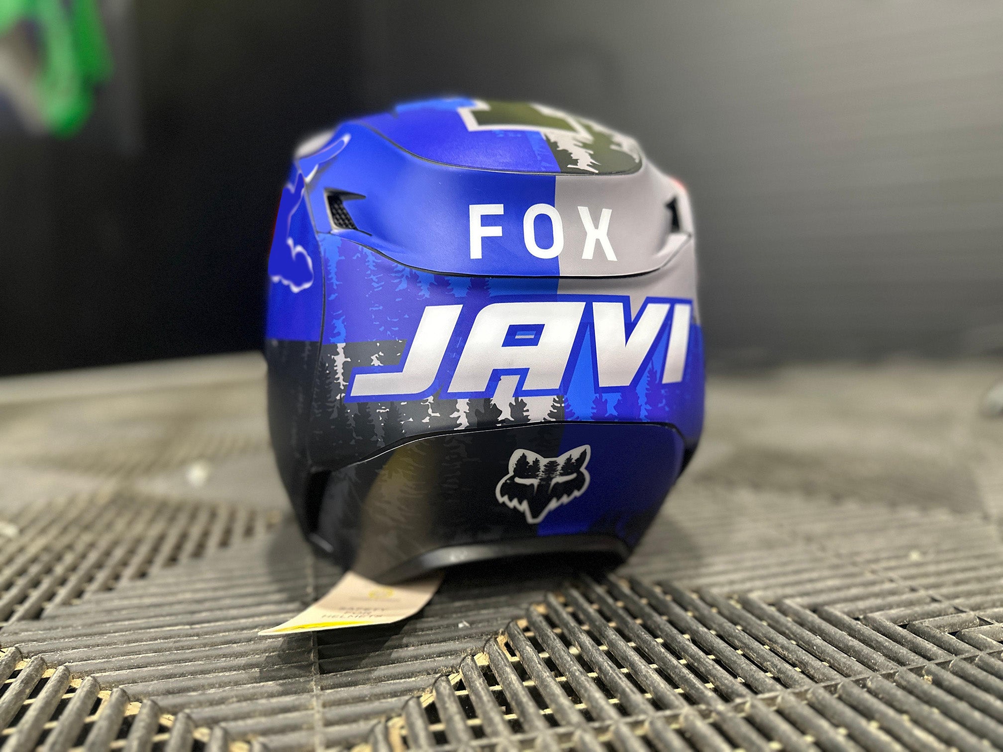 Fox V1 Helmet 2025 – Size M Graphic Extreme Template